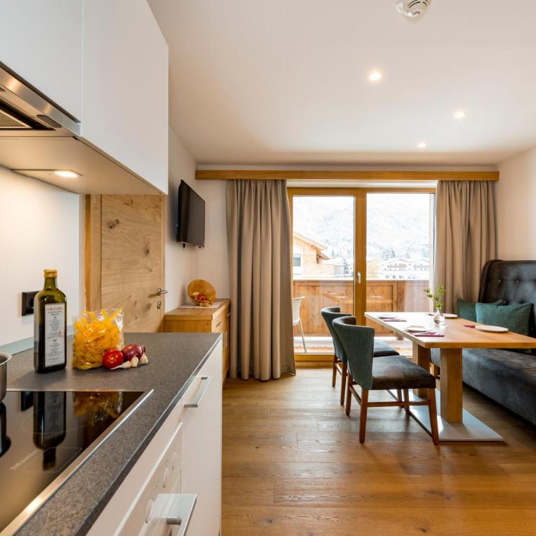 Tiroler Weinstube - Familienapartment mit Balkon - 2
