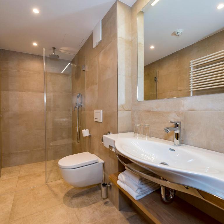 Tiroler Weinstube - Standard Plus Apartment mit Balkon - 2