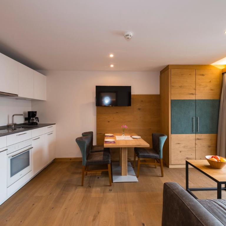 Tiroler Weinstube - Standard Plus Apartment mit Balkon - 5