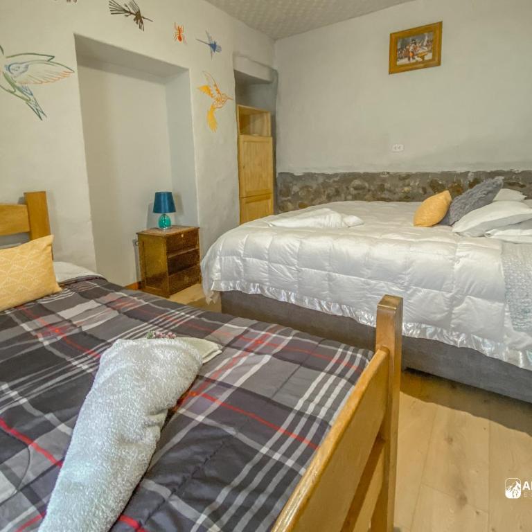 Home 6BR - 3 Min from Main Square - Six-Bedroom House - 13
