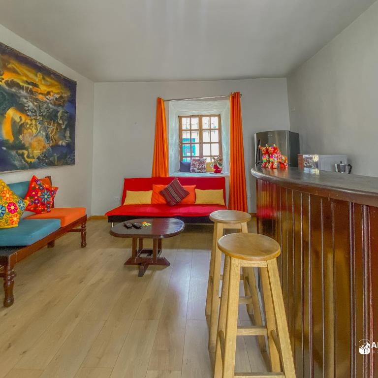 Home 6BR - 3 Min from Main Square - Six-Bedroom House - 17