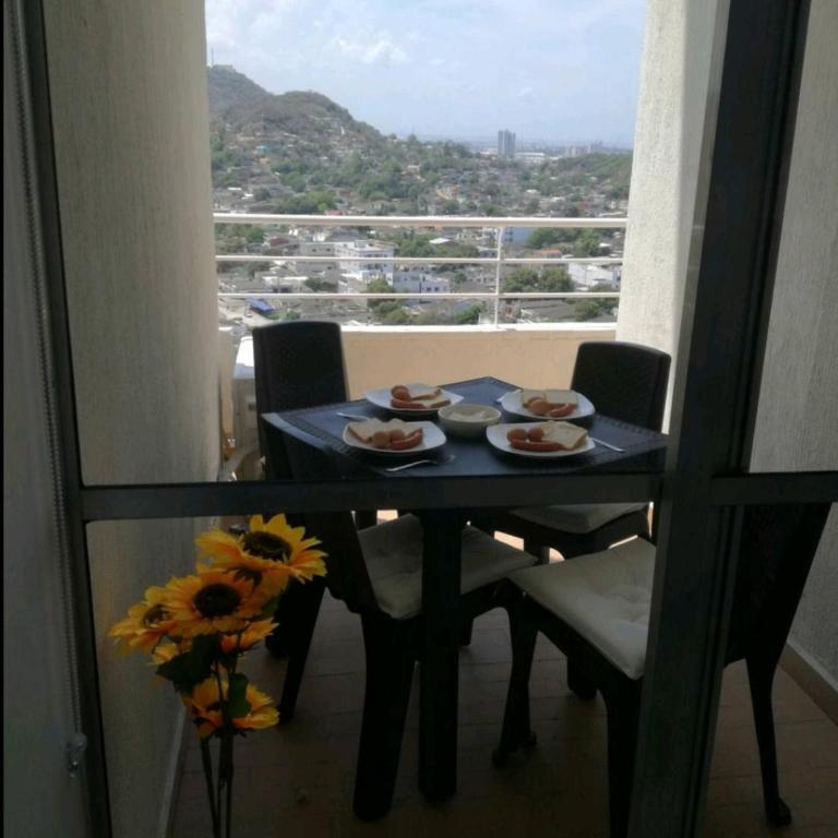 Cozy Apartment Near the Beach, Pool Access, Hot Water - Apartment - 9