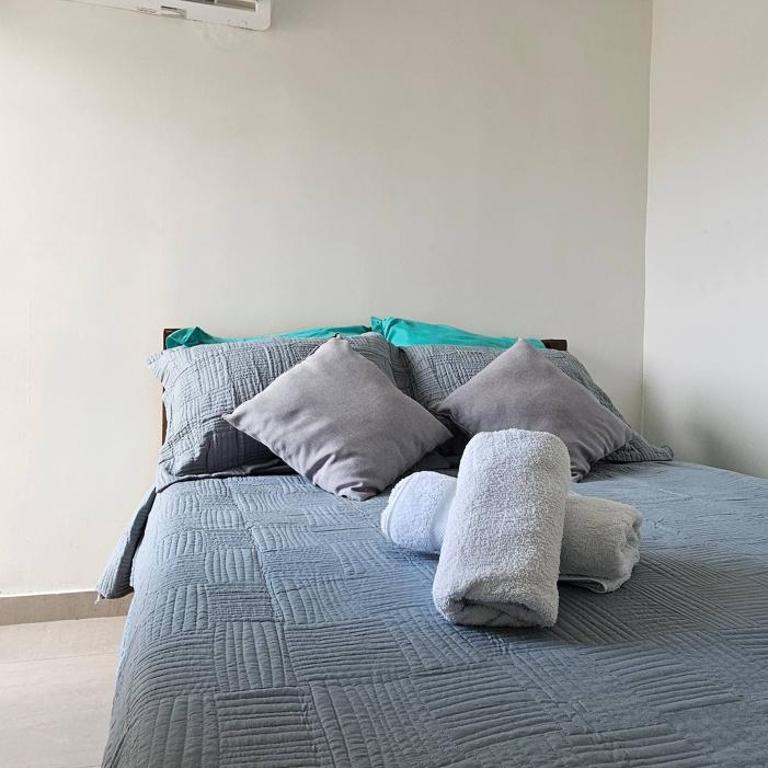 Cozy Apartment Near the Beach, Pool Access, Hot Water - Apartment - 15
