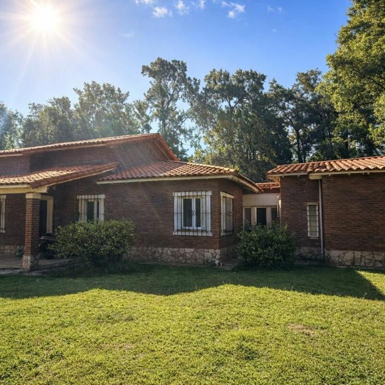 Casa quinta con pileta y cancha fútbol - Casa de 5 dormitorios - 7