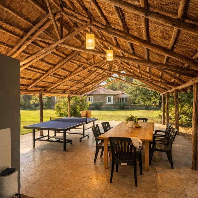Casa quinta con pileta y cancha fútbol - Casa de 5 dormitorios - 9
