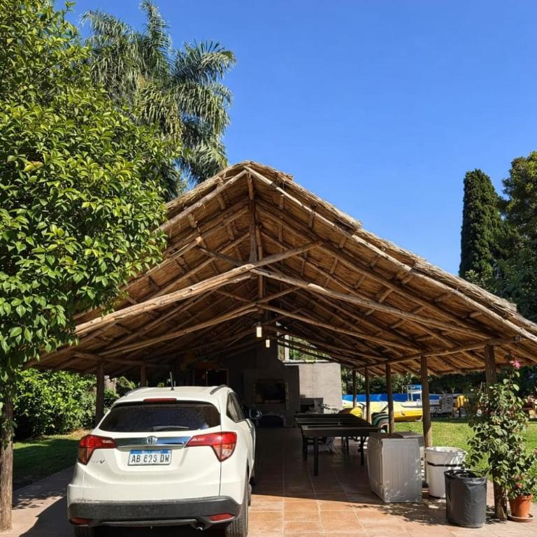 Casa quinta con pileta y cancha fútbol - Casa de 5 dormitorios - 17
