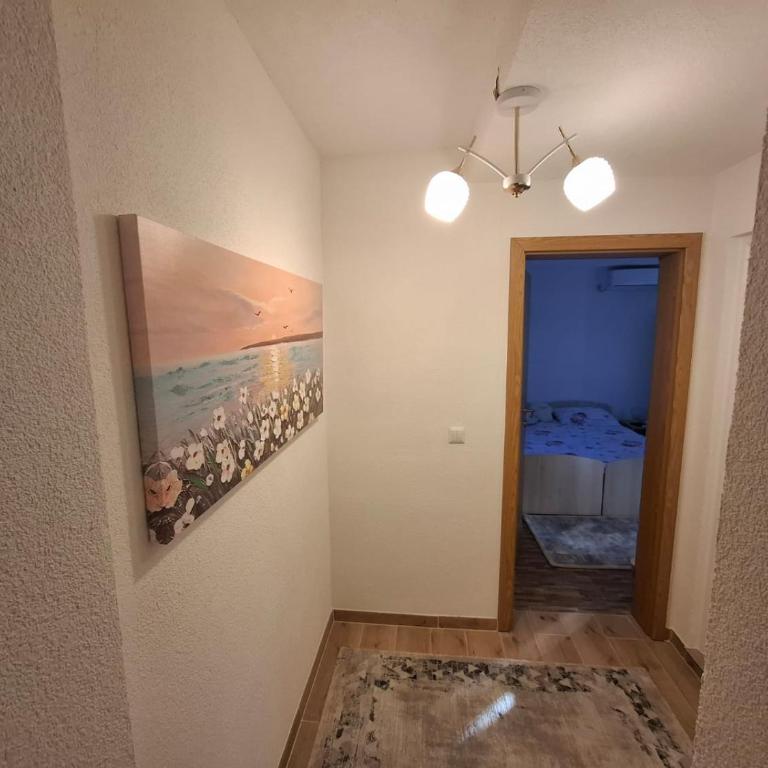 Amina River Apartment - Three-Bedroom Apartment with Lake View - 31