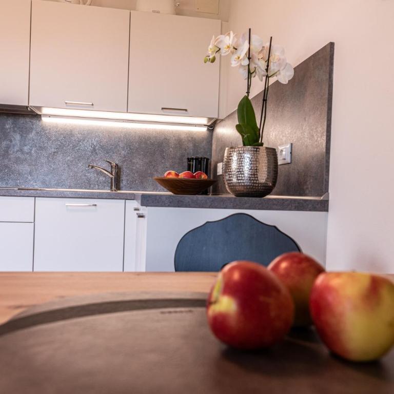 Haus Lohengrin Ferienwohnung 1 - Superior One-Bedroom Apartment with Balcony - 2