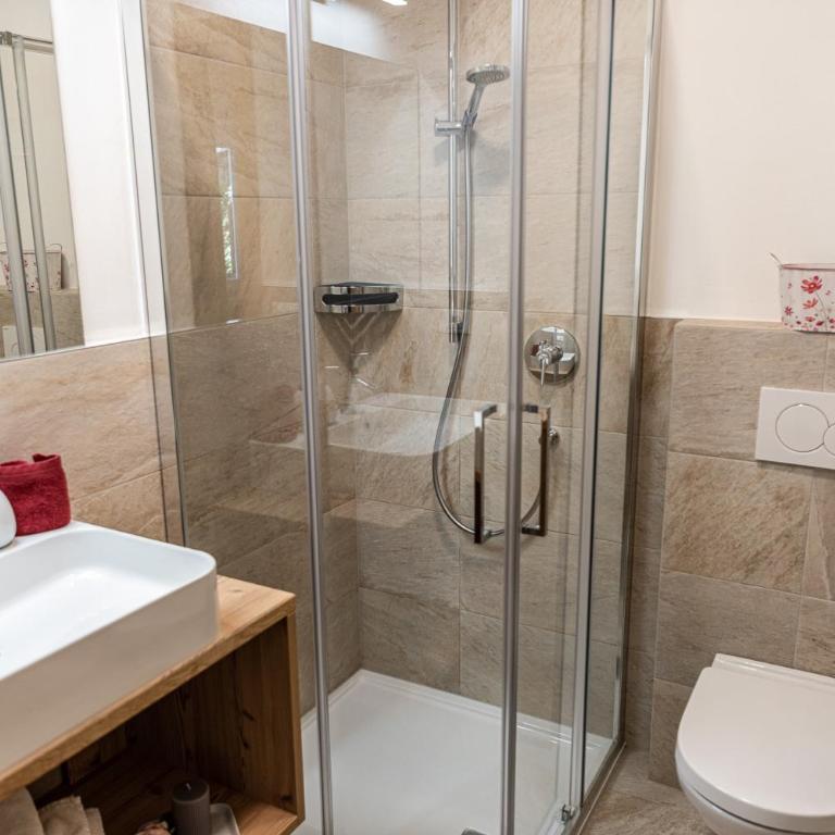 Haus Lohengrin Ferienwohnung 1 - Superior One-Bedroom Apartment with Balcony - 8