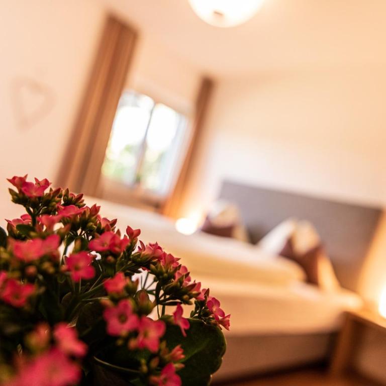 Haus Lohengrin Ferienwohnung 1 - Superior One-Bedroom Apartment with Balcony - 11