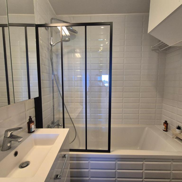 T3 neuf vue mer, à 300m de la plage, piscine et parking privé - Apartamento de 2 dormitorios - 4