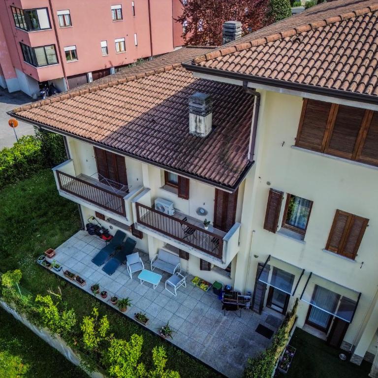 Modern 1BR Apartment with Garage, Elevator & 2 Balconies near Garda Lake, Train Station & Center - Appartamento con 1 Camera da Letto - 35