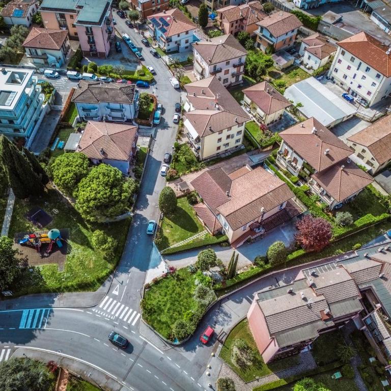 Modern 1BR Apartment with Garage, Elevator & 2 Balconies near Garda Lake, Train Station & Center - Appartamento con 1 Camera da Letto - 39