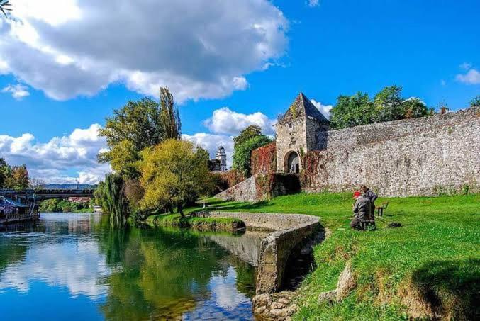 Bella holiday home Komadić prirode,mira,pravoga sela u neposrednoj blizini centra Banjaluke 4 km Garaža 4 sobe - Vila - 13