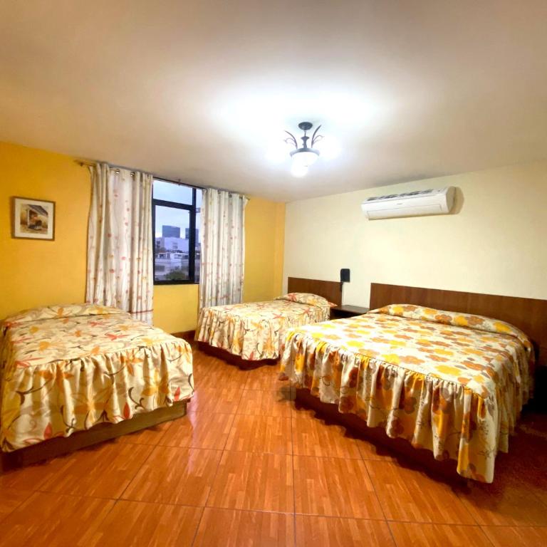 Hotel Nirvana Miraflores - Triple Room with City View - 1