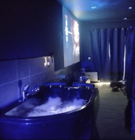 Cinema et balneotherapy - La SPAcieuse Room - Apartamento de 1 dormitorio - 16