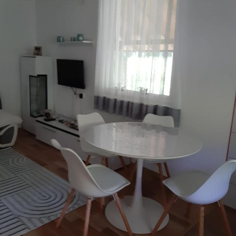 Apartman Anna & Kamp Elza - One-Bedroom House - 11
