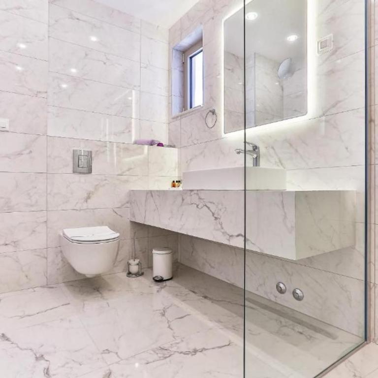 Hotel Eden Budva - Deluxe Double or Twin Room with Balcony - 7