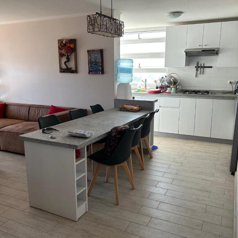 Departamento en la serena con vista al mar - Three-Bedroom Apartment - 1