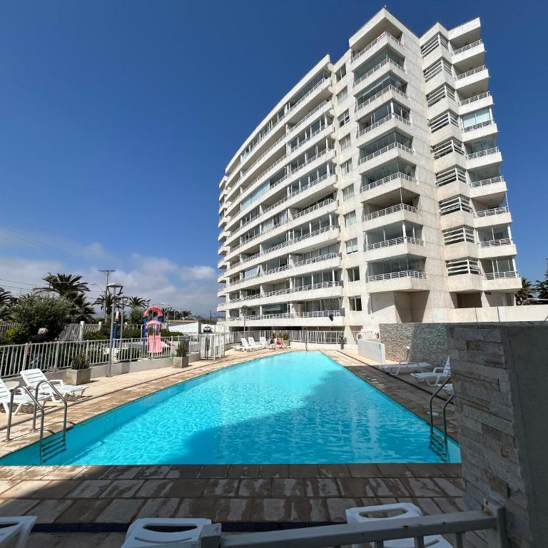 Departamento en la serena con vista al mar - Three-Bedroom Apartment - 2