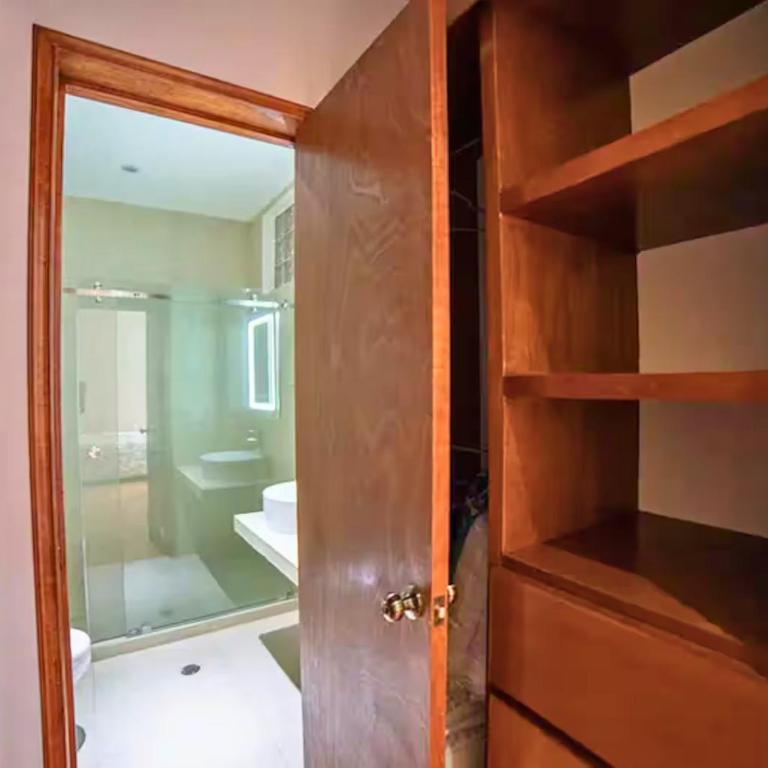 MRE Goldsmith Polanco - Quadruple Room with Private Bathroom - 8