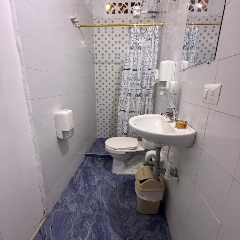Paisa Territory Lodge - Quadruple Room with Private Bathroom - 1