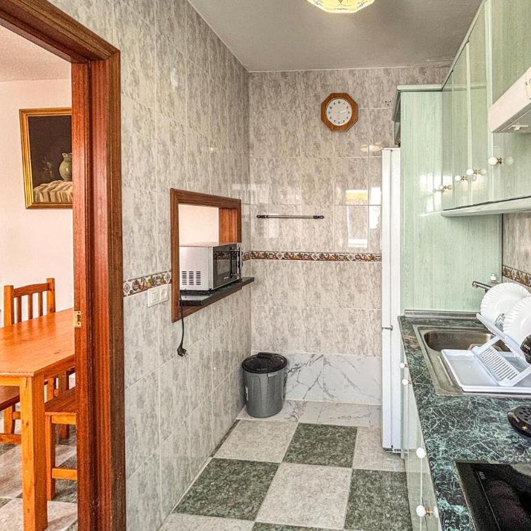 Gorgeous Apartment In Marbella With Wifi - Apartamento de 2 dormitorios - 8