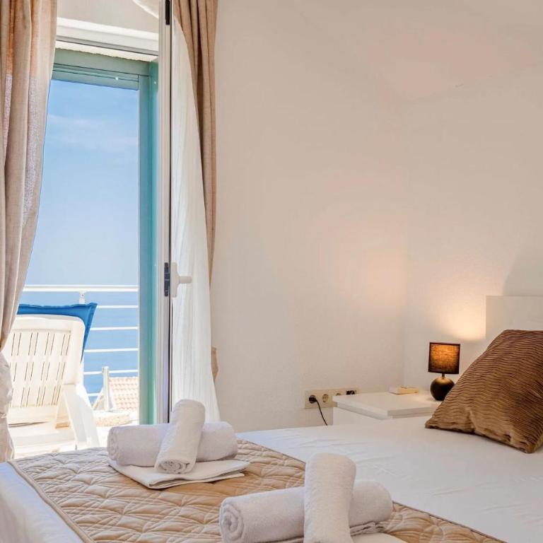 Amazing Apartment In Kotor With House Sea View - Three-Bedroom Apartment with Sea View - 3
