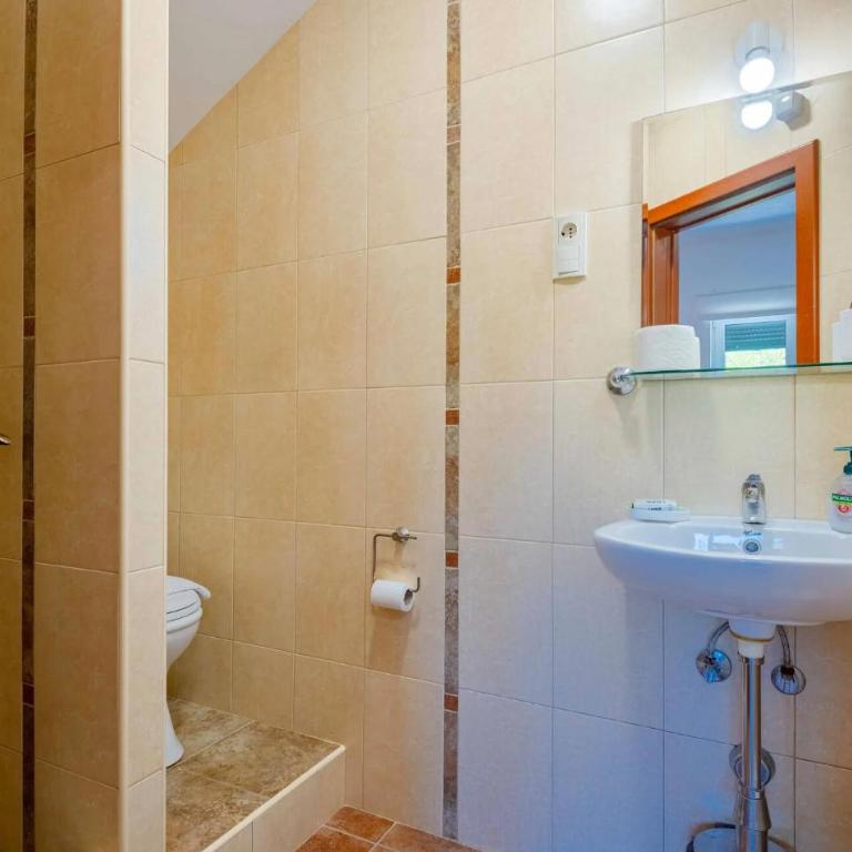 Amazing Apartment In Kotor With House Sea View - Three-Bedroom Apartment with Sea View - 4