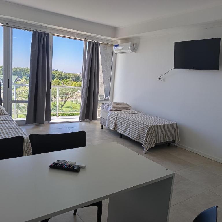 Frente a Termas - Apartamento de 1 dormitorio con balcón y vistas al agua - 1