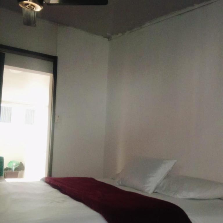 Alojamiento RUBY'S - One-Bedroom House - 1