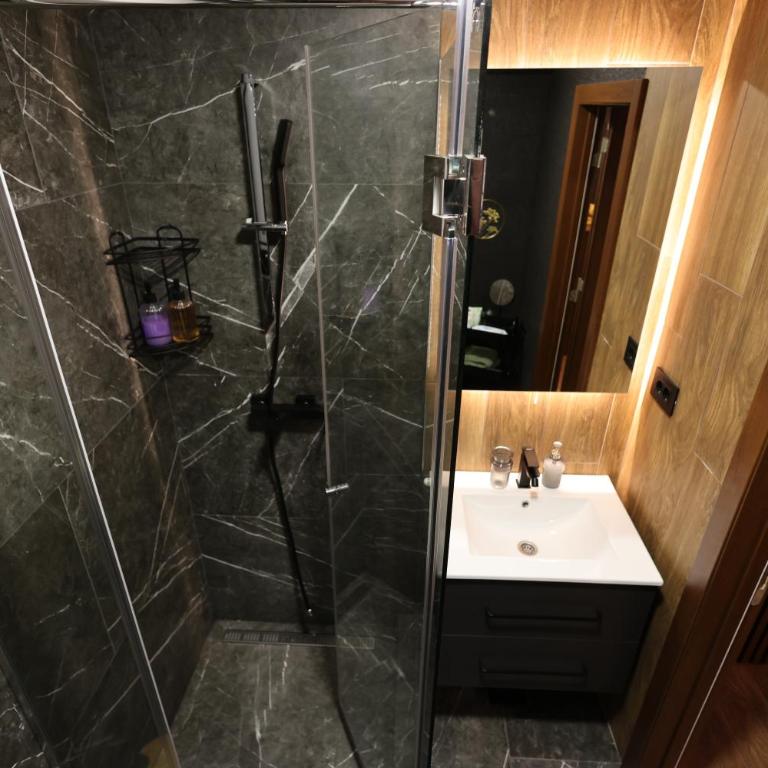 Moon Apartment Belgrade - private Jacuzzi - Deluxe Apartment - 28