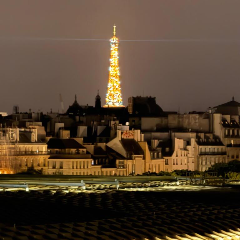 Lescostreet-Vue Tour Eiffel, balcon filant, hyper-centre Paris - One-Bedroom Apartment - 1