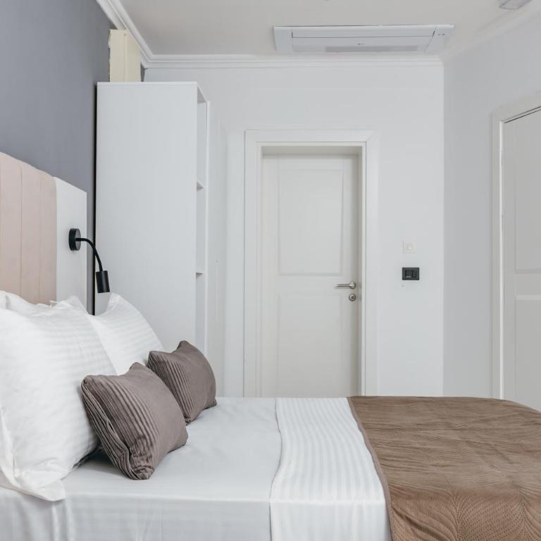 ARABESQUE Apartments & Suite - Deluxe Double Room with Balcony - 1