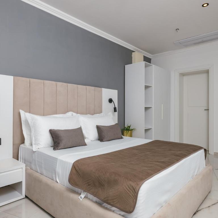 ARABESQUE Apartments & Suite - Deluxe Double Room with Balcony - 2