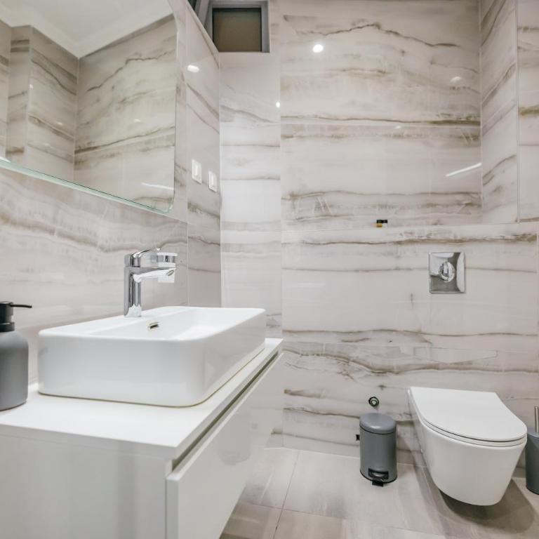 ARABESQUE Apartments & Suite - Deluxe Triple Room with Sea View - 16