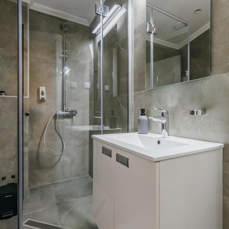 ARABESQUE Apartments & Suite - Deluxe Triple Room with Sea View - 14