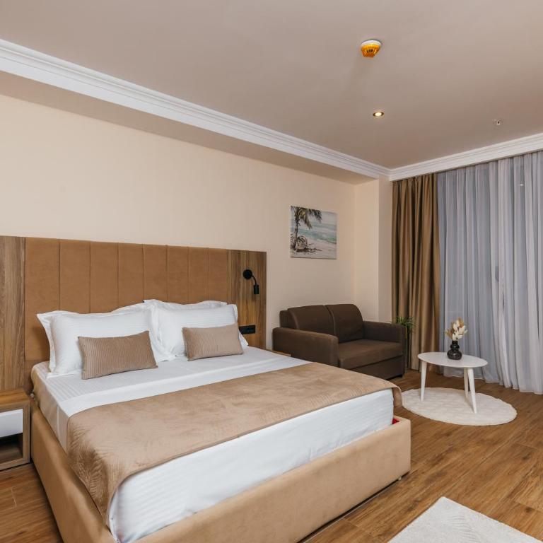 ARABESQUE Apartments & Suite - Deluxe Triple Room with Sea View - 4