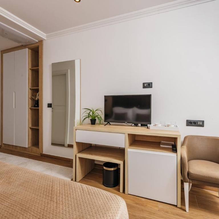 ARABESQUE Apartments & Suite - Deluxe Triple Room with Sea View - 4