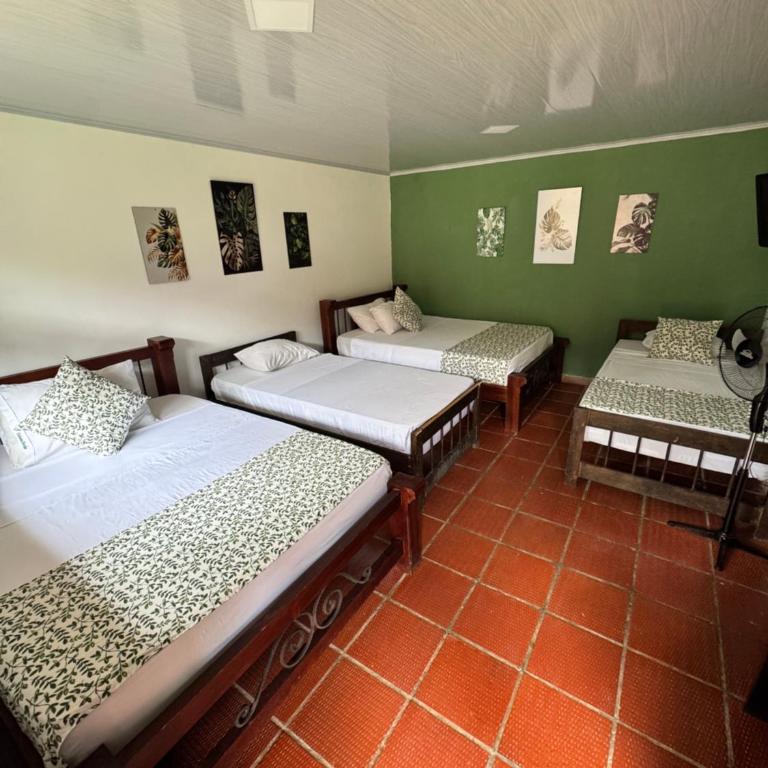 Finca Hotel Cabaña Fercho - Habitación Familiar con baño privado - 11