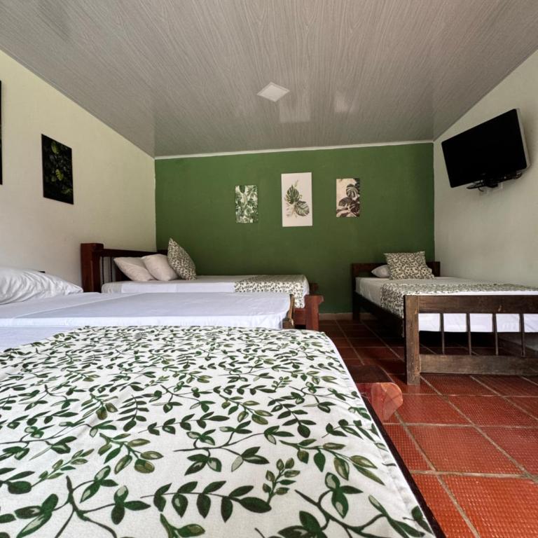 Finca Hotel Cabaña Fercho - Habitación Familiar con baño privado - 10