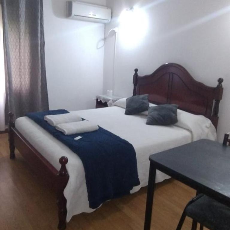 Hostal La Caleta - Classic Triple Room - 11