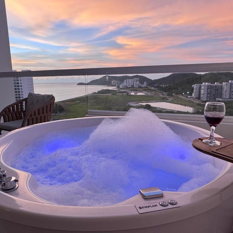 Suite con Jacuzzi y Espectacular Vista Piso 16 - Apartamento de 1 dormitorio - 2