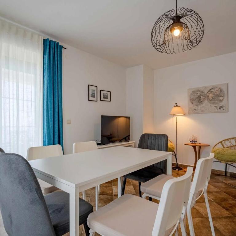 Amazing Apartment In Kotor With Wifi - Three-Bedroom Apartment with Sea View - 2
