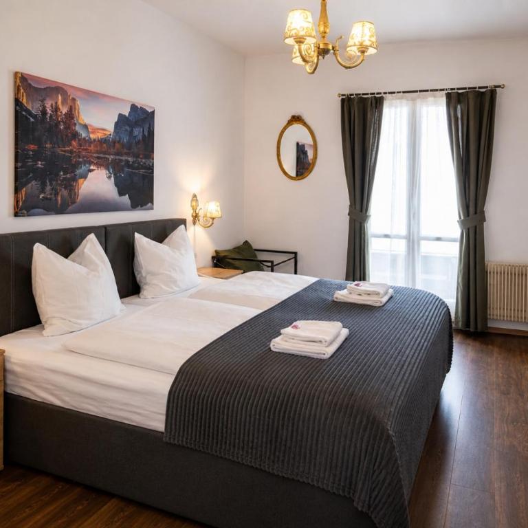 Hotel Restaurant Jungfrau - Deluxe Doppel-/Zweibettzimmer mit Balkon - 5