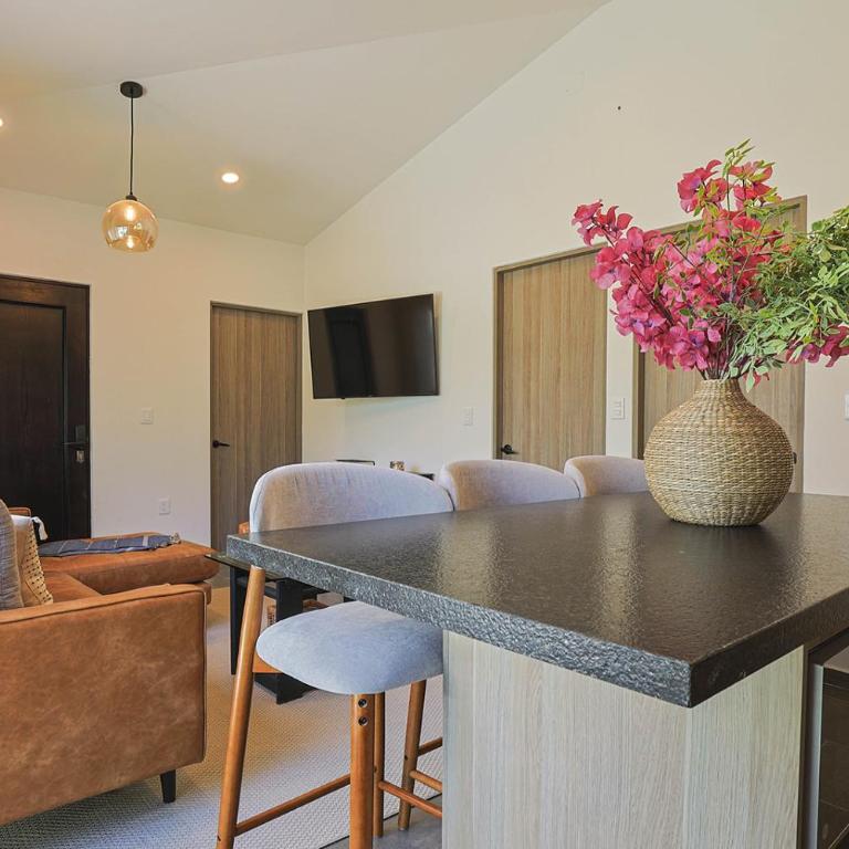 Private Hot Tub - Cozy 2BR Home in Nueva Escondida - Casa - 26