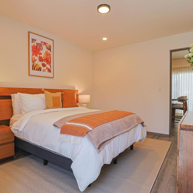 Private Hot Tub - Cozy 2BR Home in Nueva Escondida - Casa - 3