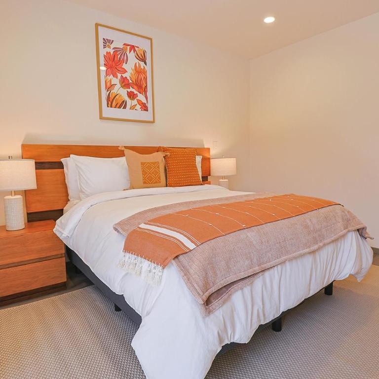 Private Hot Tub - Cozy 2BR Home in Nueva Escondida - Casa - 13