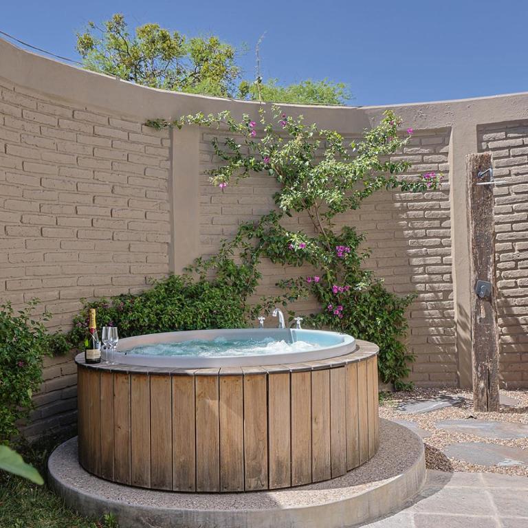 Private Hot Tub - Cozy 2BR Home in Nueva Escondida - Casa - 9