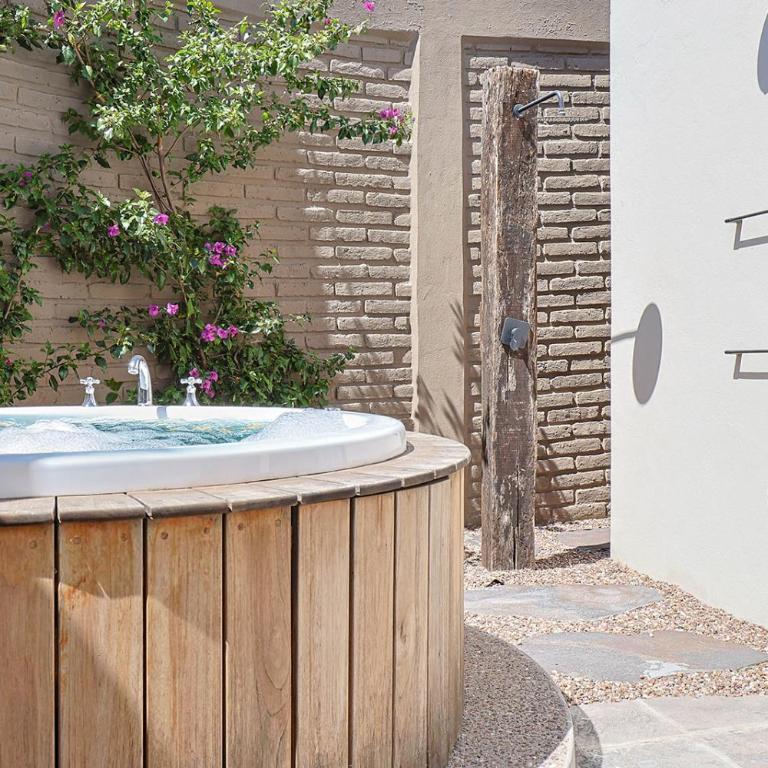 Private Hot Tub - Cozy 2BR Home in Nueva Escondida - Casa - 19